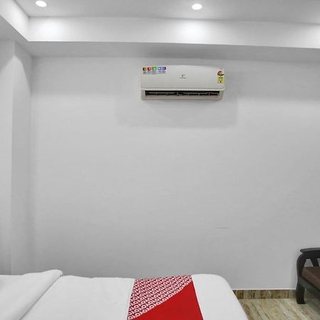 Oyo 82100 Golden Residency Noida Exterior photo