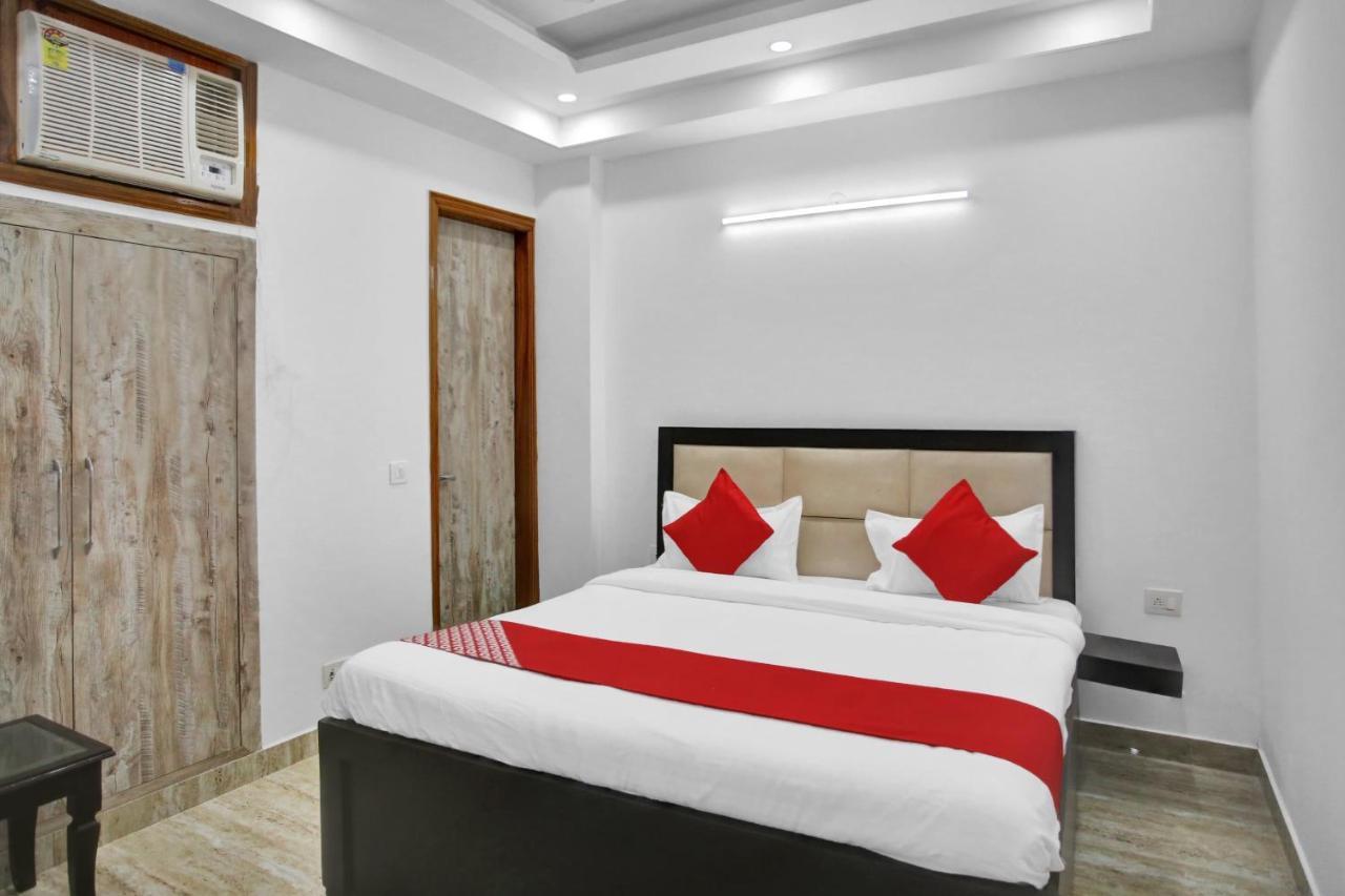 Oyo 82100 Golden Residency Noida Exterior photo