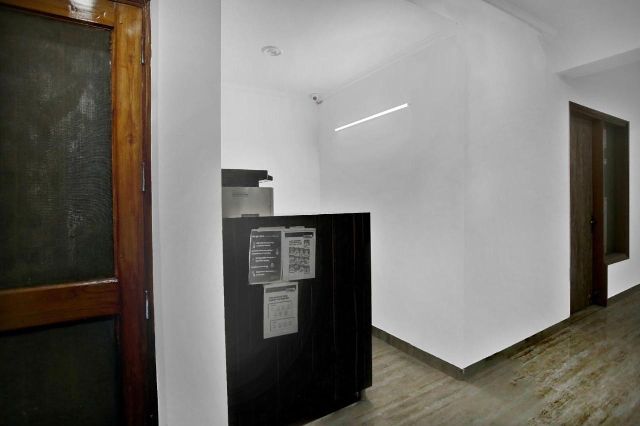 Oyo 82100 Golden Residency Noida Exterior photo
