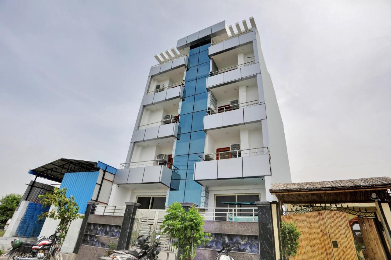 Oyo 82100 Golden Residency Noida Exterior photo