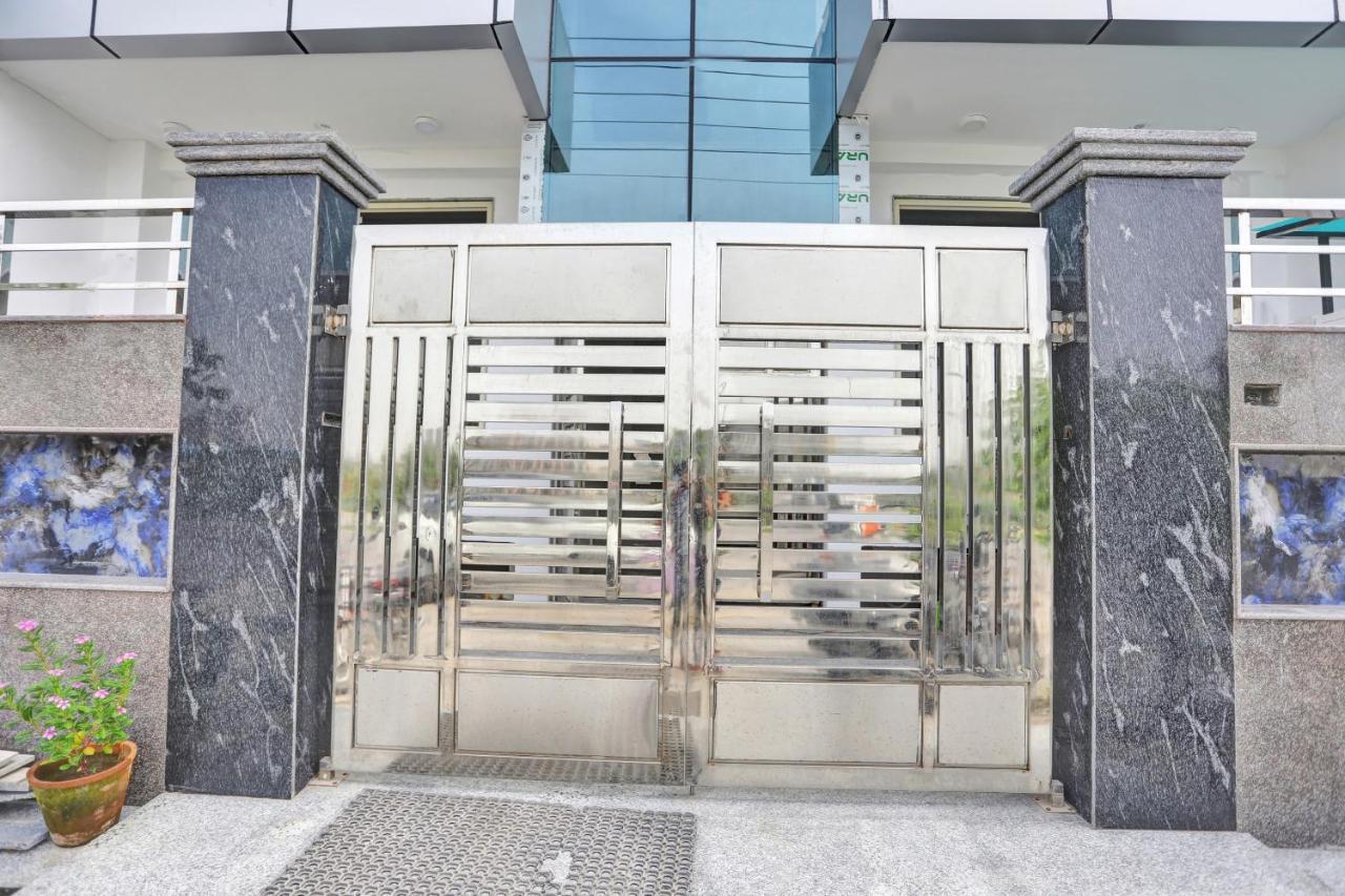 Oyo 82100 Golden Residency Noida Exterior photo