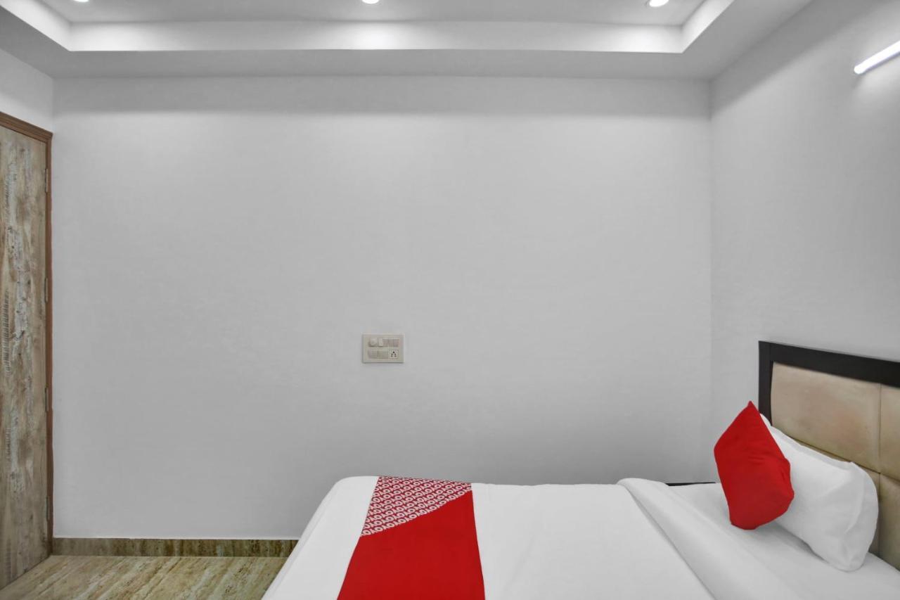 Oyo 82100 Golden Residency Noida Exterior photo