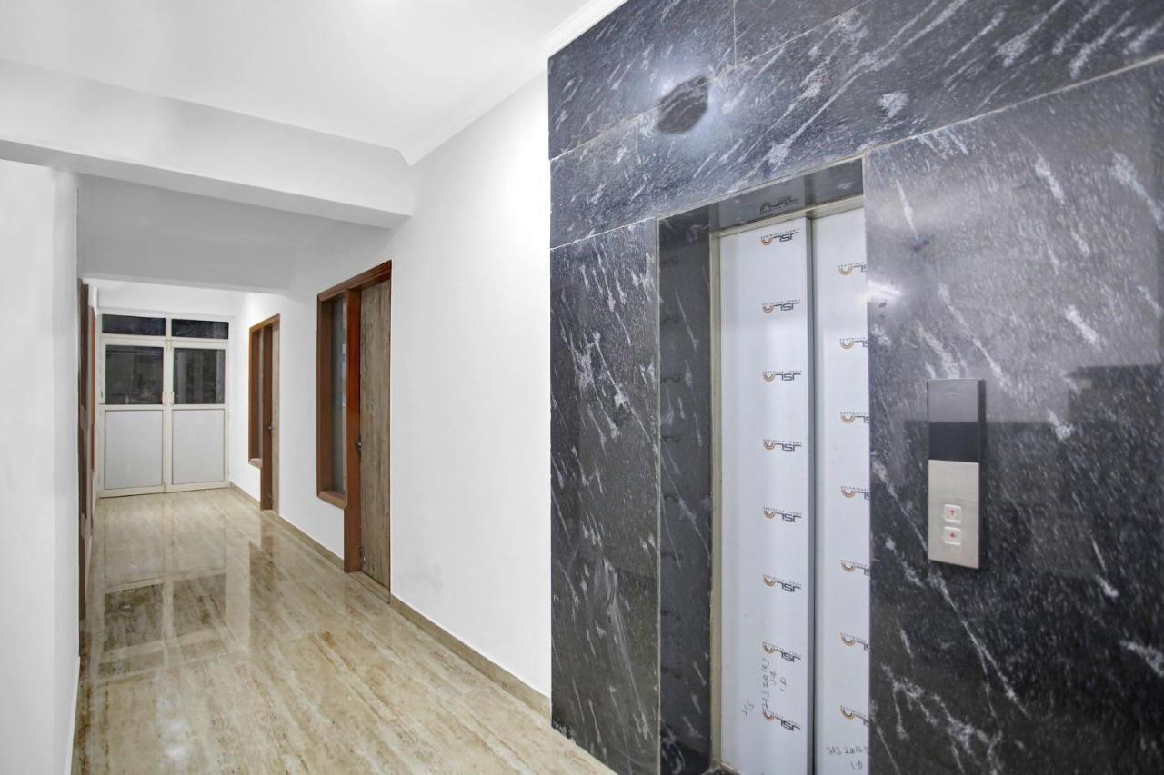 Oyo 82100 Golden Residency Noida Exterior photo