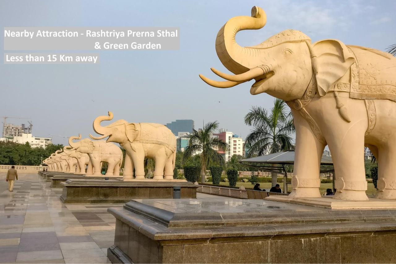 Oyo 82100 Golden Residency Noida Exterior photo
